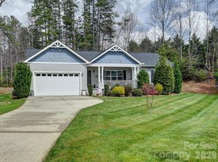 241 W Sunset Ridge Dr, Hendersonville, NC 28792