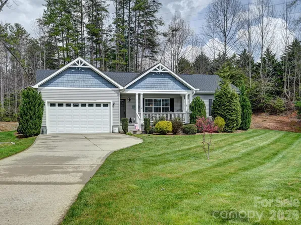 241 W Sunset Ridge Dr, Hendersonville, NC 28792