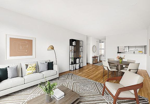 3rd image of 104 W 70th St APT 7H