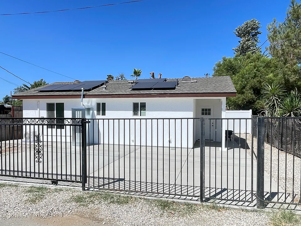 404 E Pottery St #B