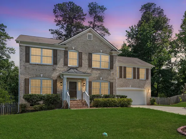 119 Holmhurst Ct, Cary, NC 27519