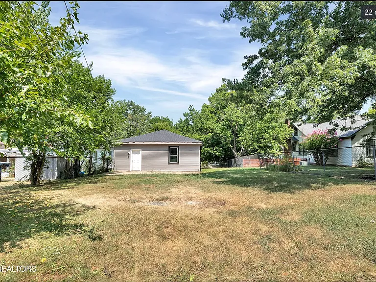 2410 Jefferson Ave — Photo 23