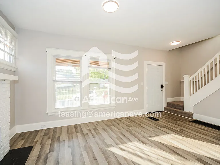 880988_004_living_room_14097496.jpg