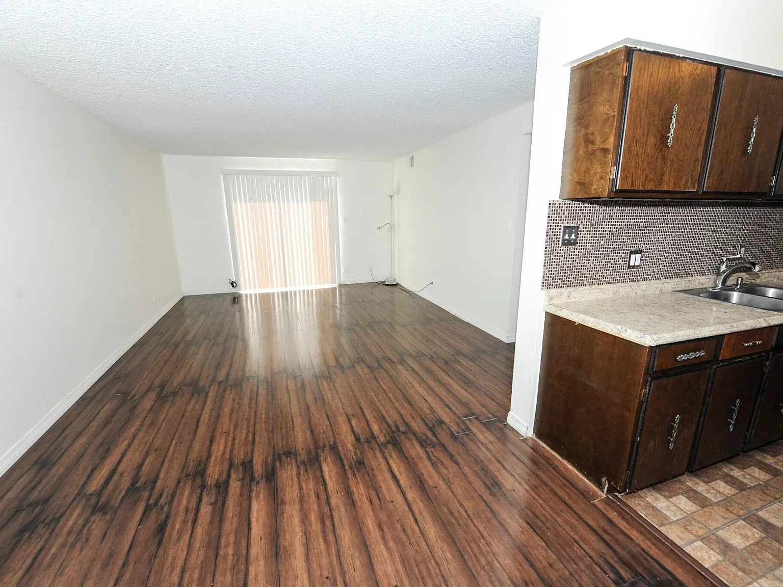 2 bed, 967 sqft, $1,300 — Photo 2