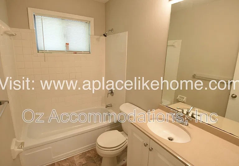 5521 Perry Ln — Photo 21
