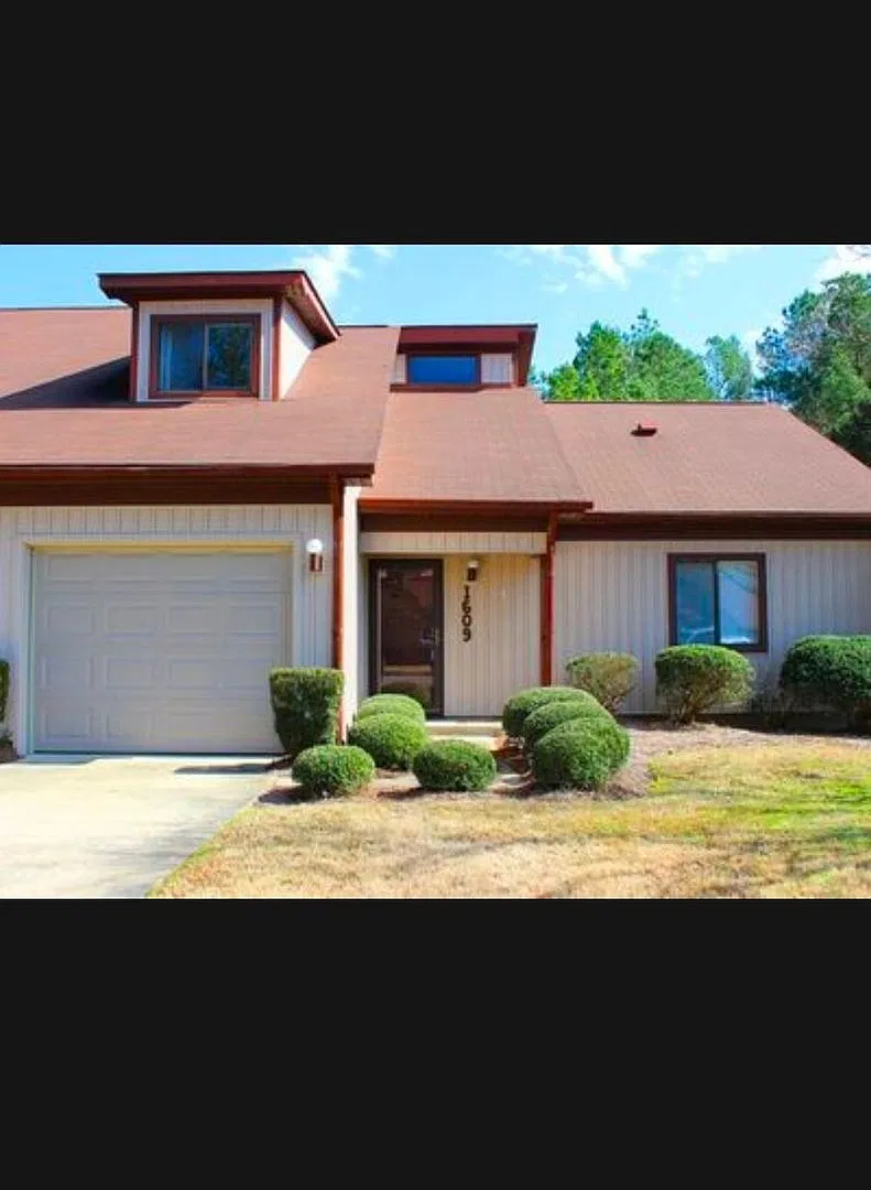 Spacious 3BR Townhome in Goldsboro — Photo 1