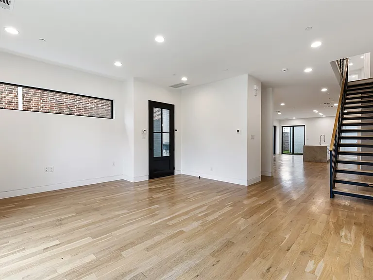 3526 Asbury St — Photo 4