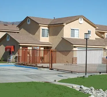 1555 S Santa Fe Ave