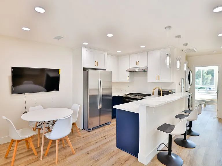 1118 W 37th Dr — Photo 31