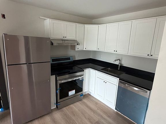 4th image of 120 Front St #402