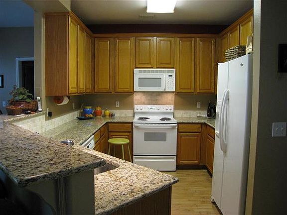 5th image of 830 Crown Cir