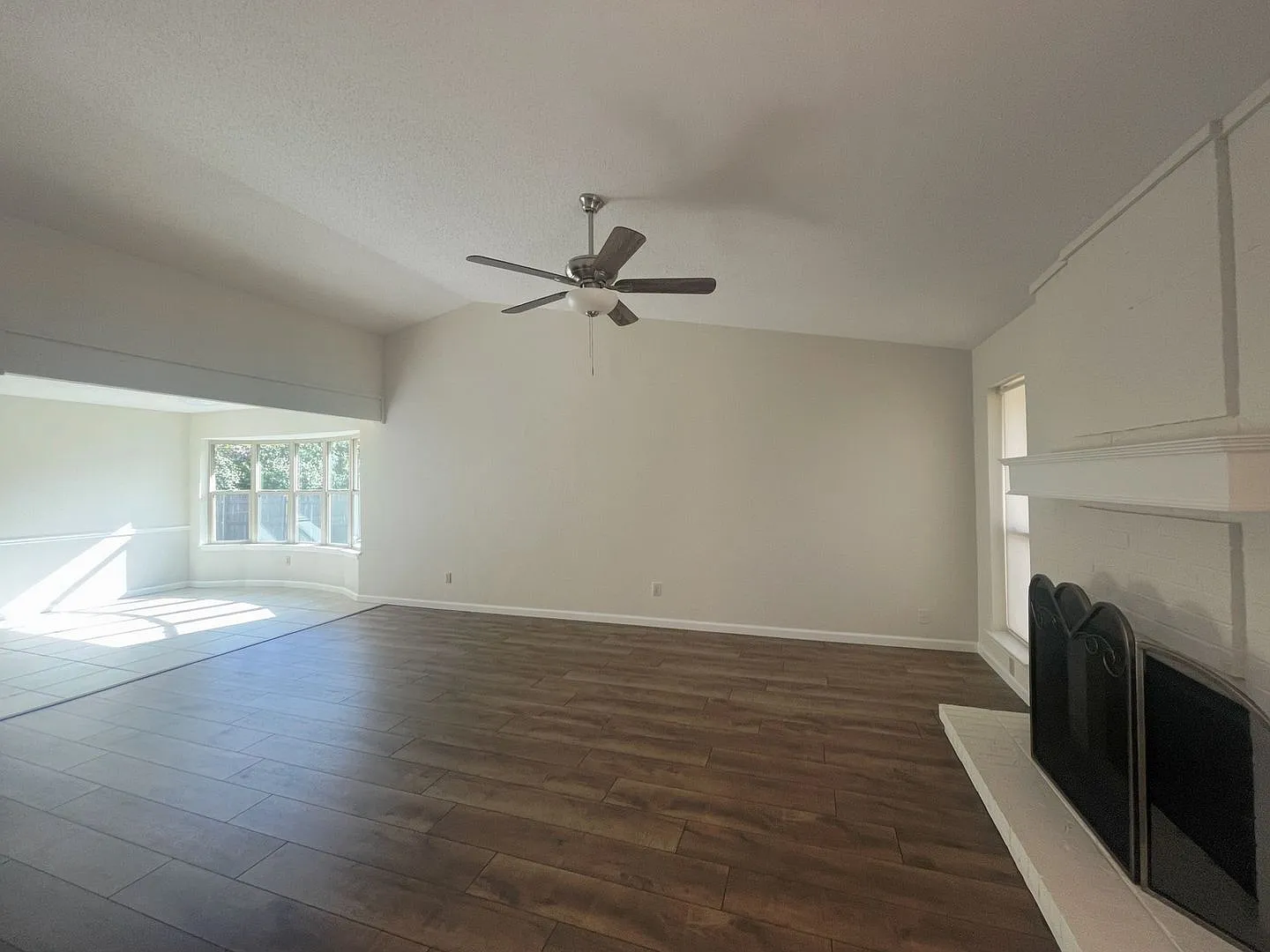Spacious 4BR House in Bedford — Photo 3