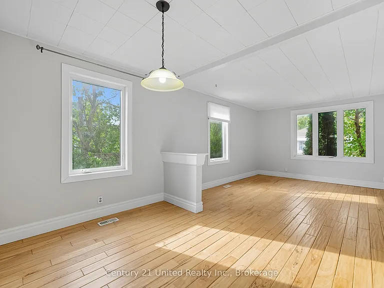 559 Hamilton St — Photo 16