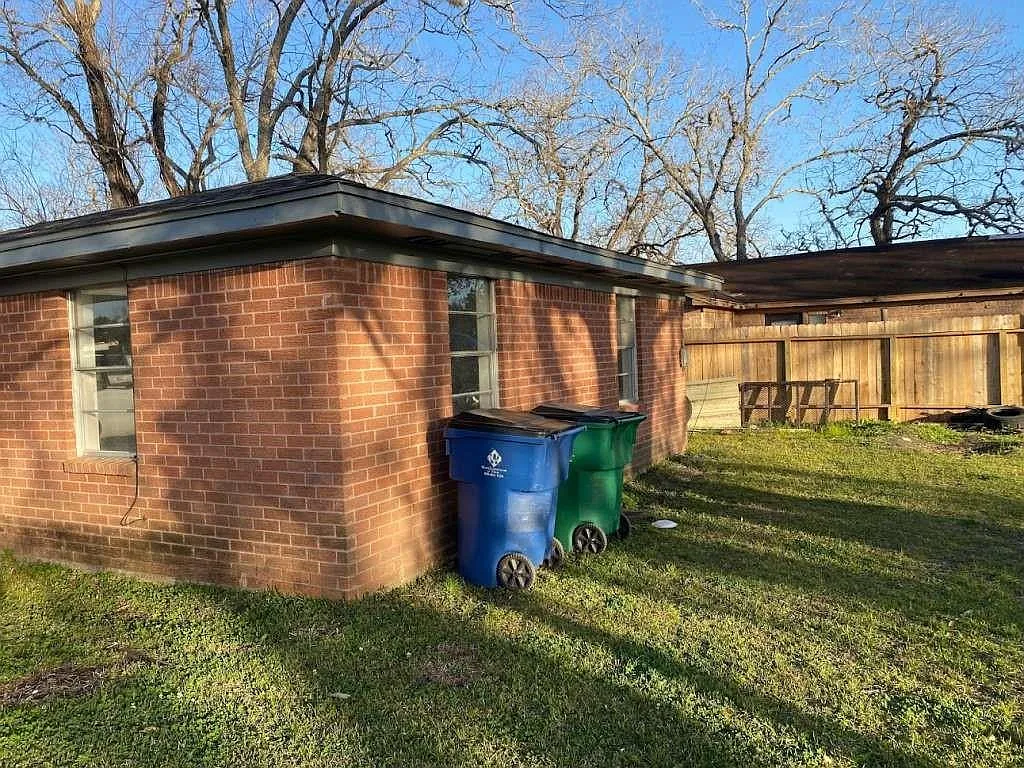 3 bed, 1.0 bath, 1008 sqft, $1,299 — Photo 4