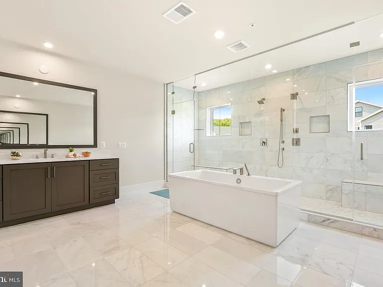 12321 Potomac Hunt Rd — Photo 45