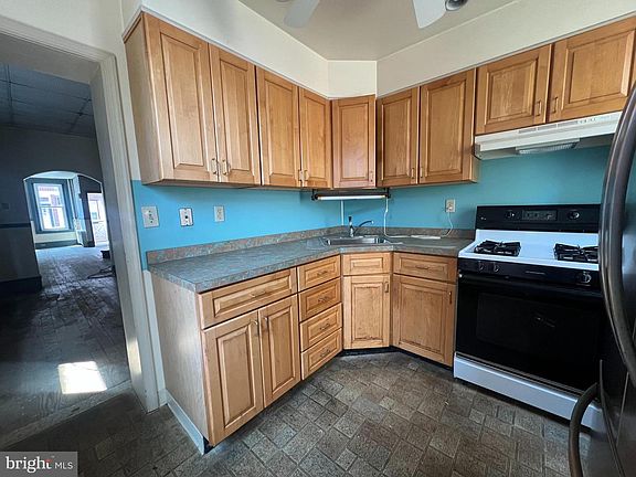 5th image of 821 Wilder St