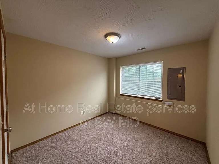 1082 Daisy Falls Dr — Photo 13