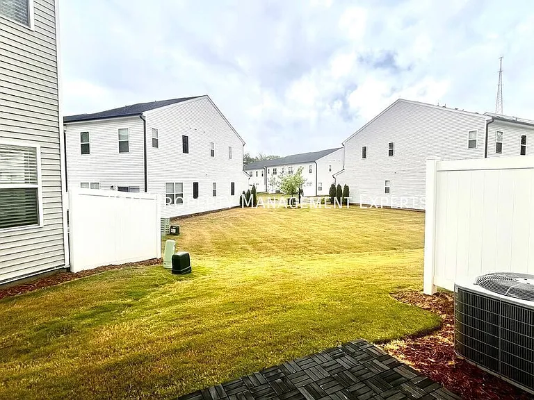 3162 Hutton Gardens Ln — Photo 16