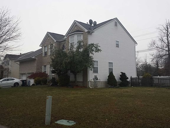 3rd image of 11 Dartmoor Dr