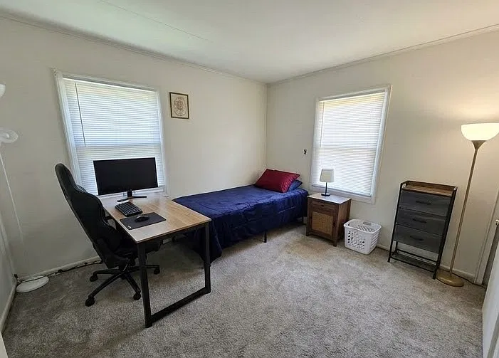 271 E Sunset Ln — Photo 4