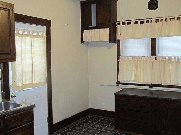 LARGE KITCHEN
