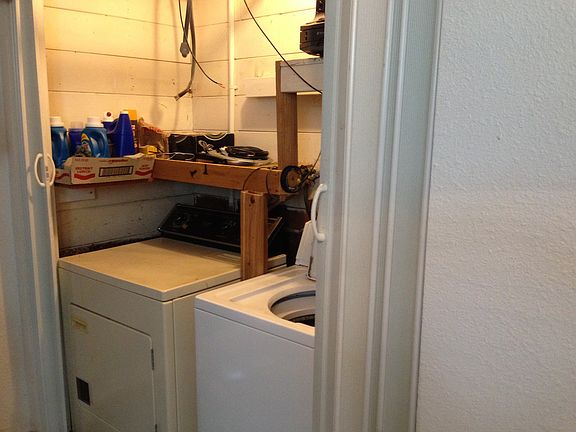 Apt B utility rm 2nd bedroom