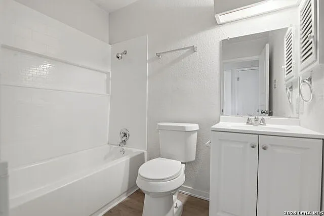 4606 Hollyspring Dr — Photo 15