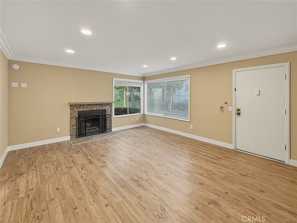 1st image of 18408 Hatteras St Unit 19