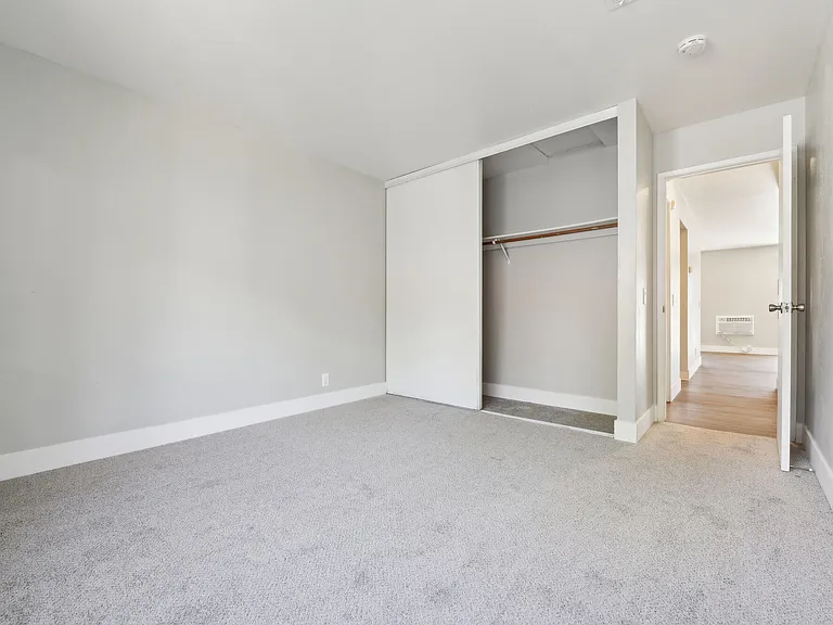 Kentwood Apartments — Photo 9