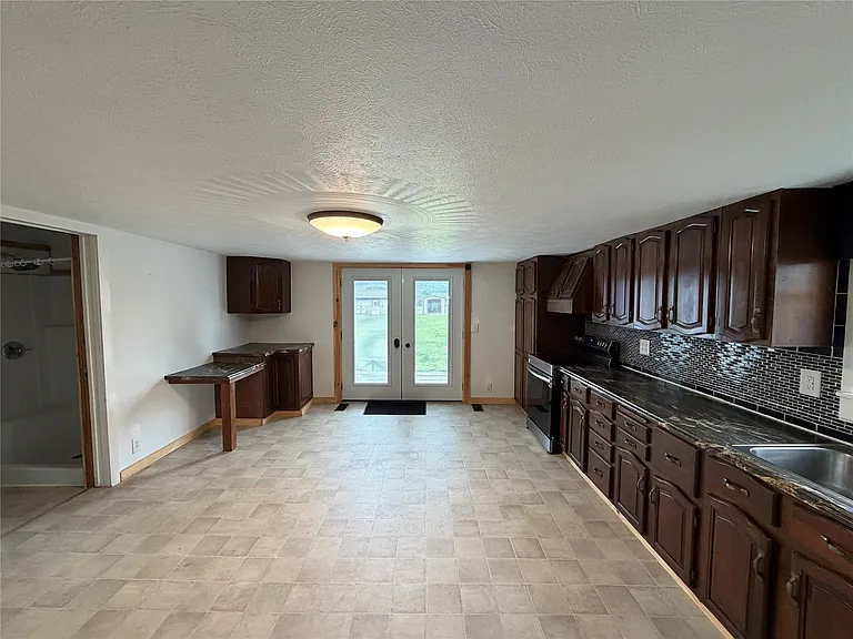76 E Main St — Photo 11