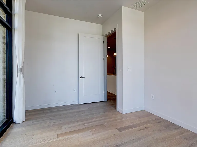 1501 E 4th St #202 — Photo 13