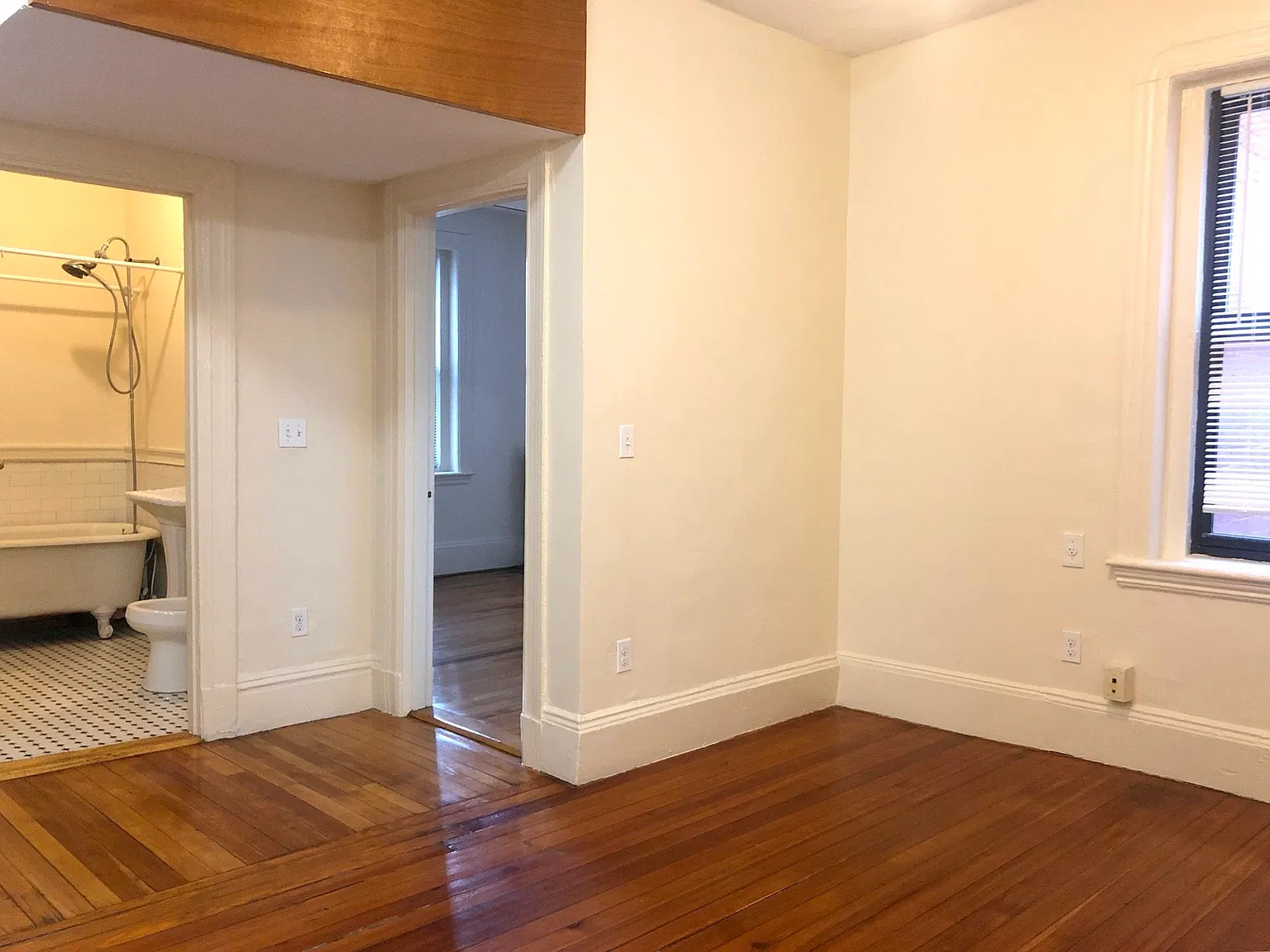 1 bed, 1.0 bath, 400 sqft, $2,100 — Photo 1