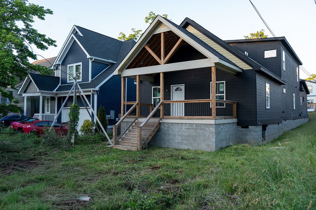734B 29th Ave N - Property Image