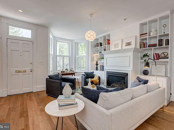 4th image of 1409 33rd St NW