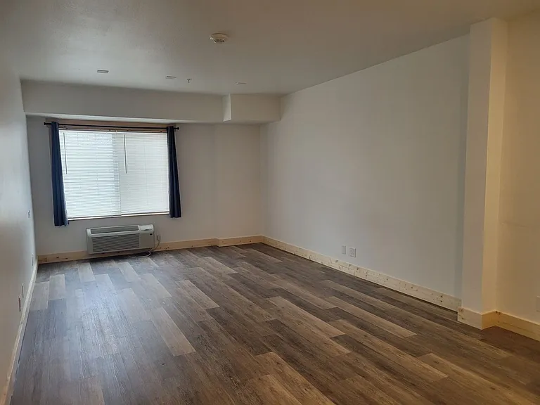 Ski Town Apartments — Photo 24