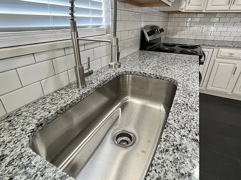 6408 NW Oak Ave — Photo 5