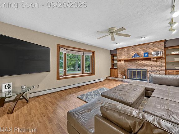 4th image of 9780 Daleview Dr