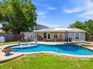 4100 Coronet Ln, Arlington, TX 76017