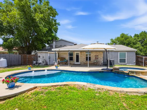 4100 Coronet Ln, Arlington, TX 76017