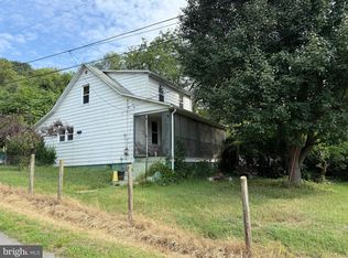 34 Perry Ln, Berkeley Springs, WV 25411