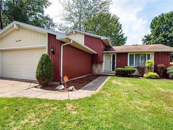 3rd image of 111 Dorset Ct