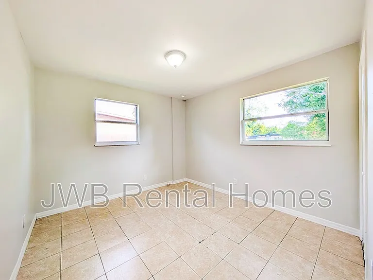 7822 Dubois Dr — Photo 6