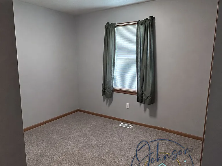 227 E Colleen Dr — Photo 11