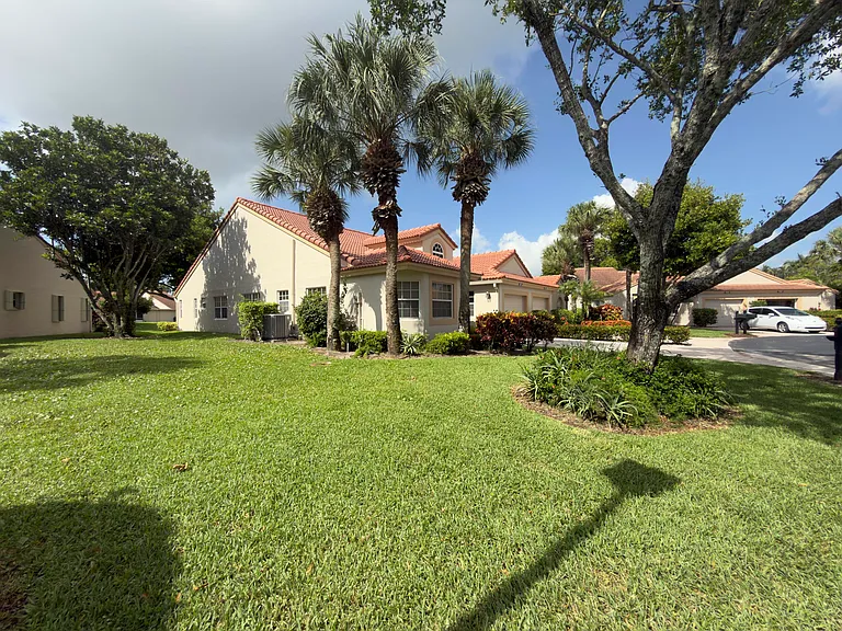 7922 Sandy Pointe Dr — Photo 5