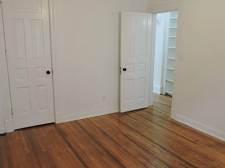 637 Wealthy St SE — Photo 15