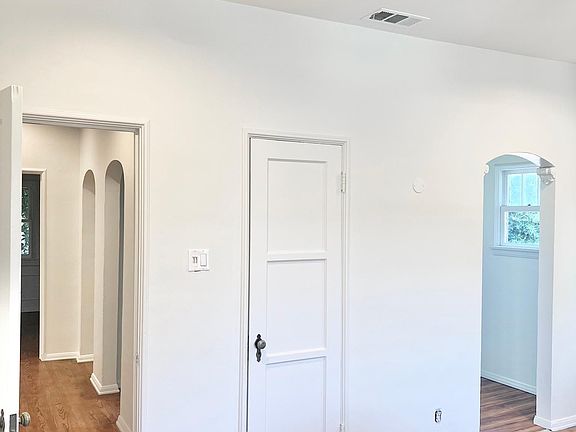 2nd image of 6917 Fountain Ave
