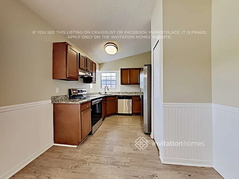 1082 Leeward Dr — Photo 6