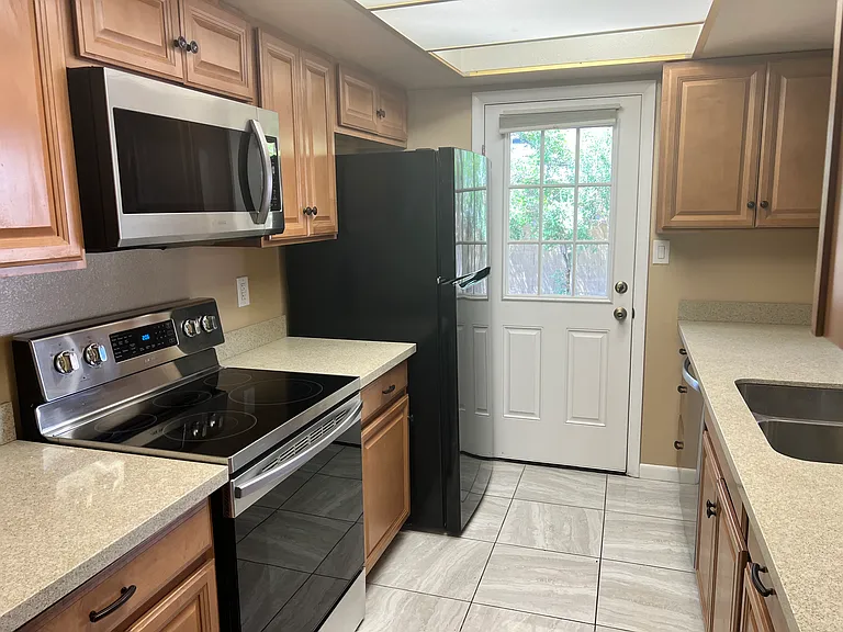 602 E Lodge Dr — Photo 4