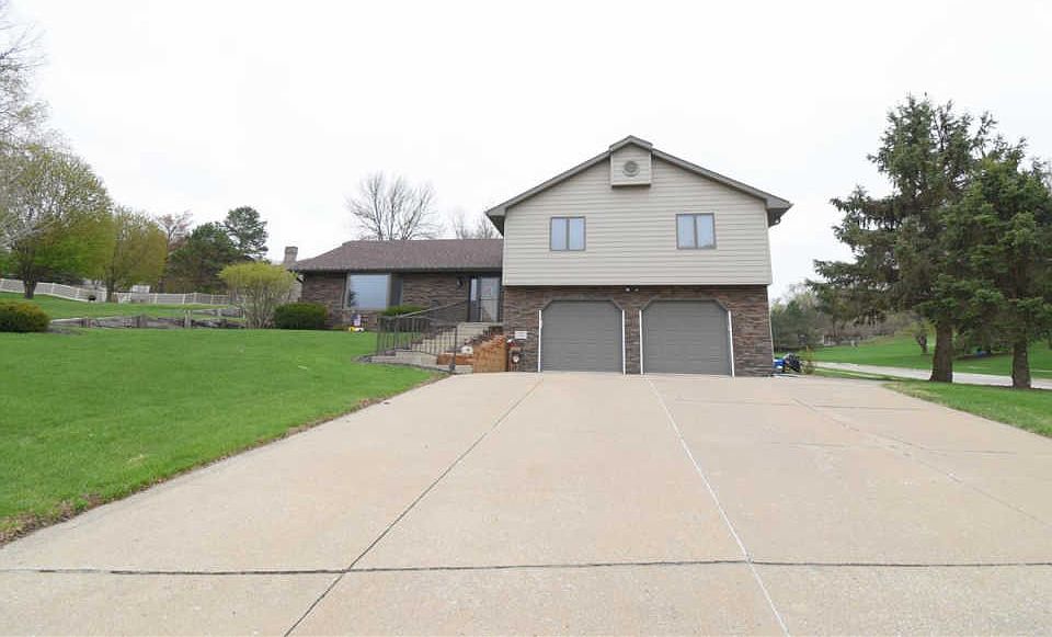 1st image of 19 Deer Haven Dr
