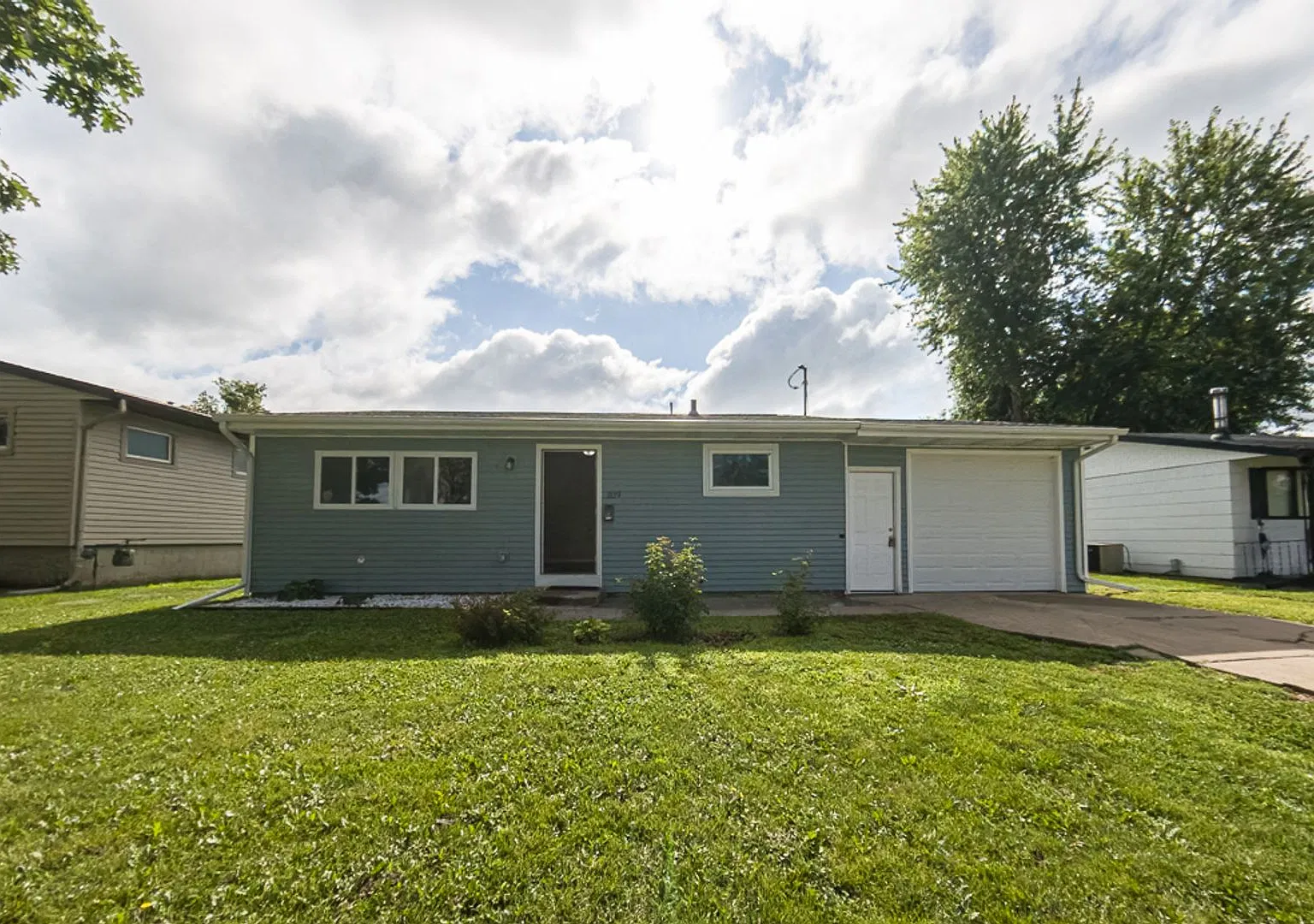3 Bedroom Fully Remodeled Marshalltown — Photo 1